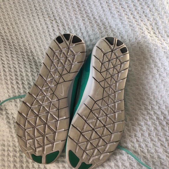SOLD Nike Free Rn Shoes 💙💚 - Picture 5 of 7